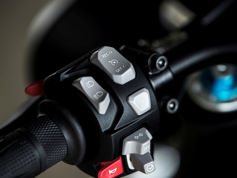 Triumph Speed Triple 2018: ve dvou verzích S a RS - 28 - 1 Triumph Speed Triple RS 2018 (16)