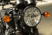 2 Triumph T100 Black Bonneville10