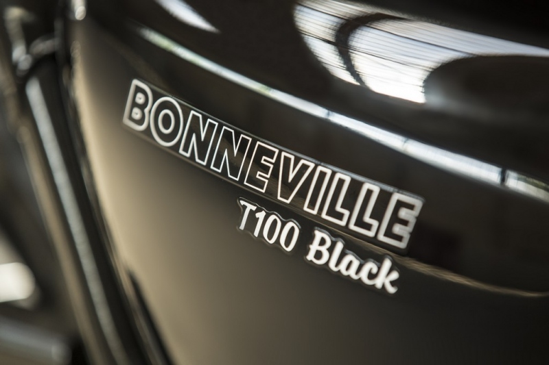 Triumph Bonneville T100 a T100 Black 2017: stará škola - 35 - 2 Triumph T100 Black Bonneville14