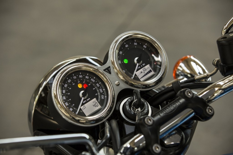 Triumph Bonneville T100 a T100 Black 2017: stará škola - 17 - 1 Triumph T100 Bonneville11