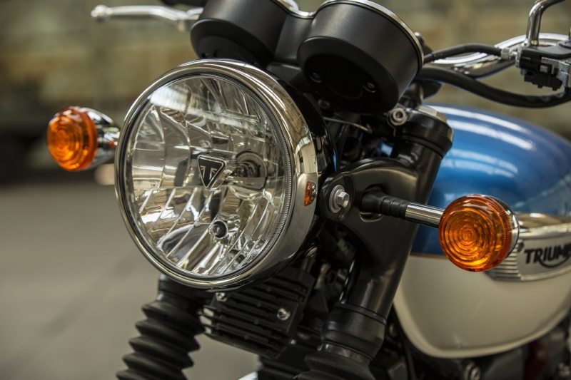 Triumph Bonneville T100 a T100 Black 2017: stará škola - 19 - 1 Triumph T100 Bonneville13