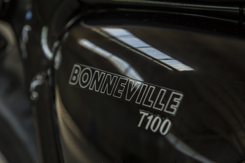 Triumph Bonneville T100 a T100 Black 2017: stará škola - 20 - 1 Triumph T100 Bonneville14