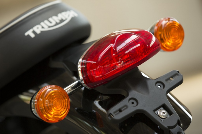 Triumph Bonneville T100 a T100 Black 2017: stará škola - 4 - 1 Triumph T100 Bonneville17