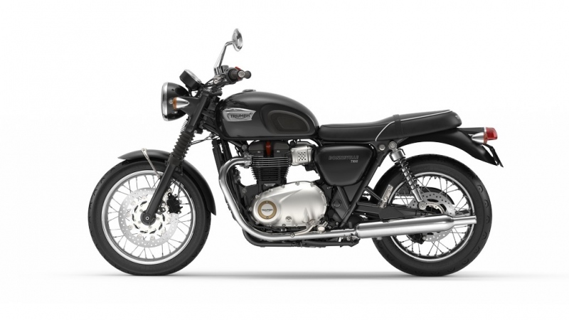 Triumph Bonneville T100 a T100 Black 2017: stará škola - 16 - 1 Triumph T100 Bonneville10