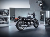 1 Triumph T120Chrome-Edition