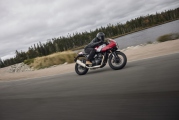 1 Triumph Thruxton 400 2026 (10)