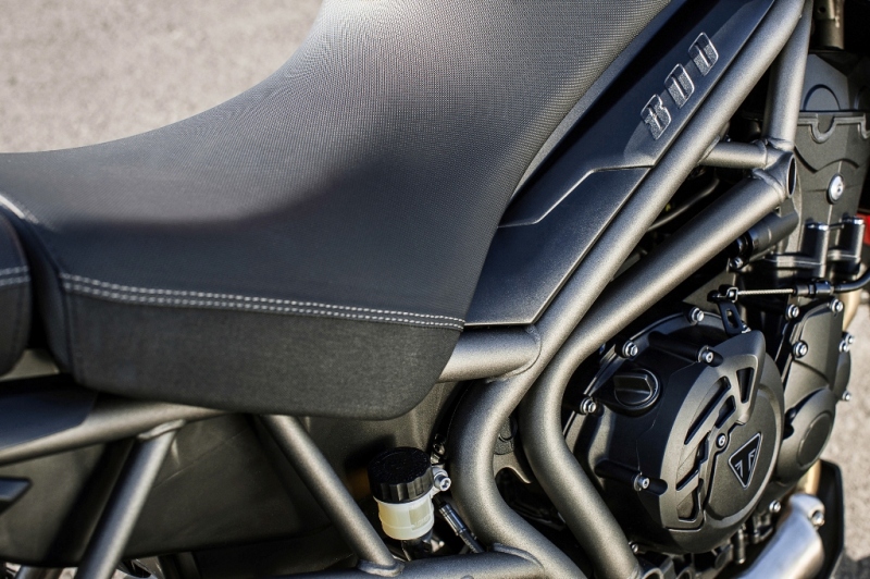 Triumph Tiger 800 XR/XRx 2015: anglický cestovatel - 13 - 1 Triumph Tiger 800 XR12
