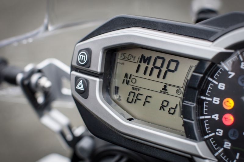 Triumph Tiger 800 XR/XRx 2015: anglický cestovatel - 16 - 1 Triumph Tiger 800 XR17