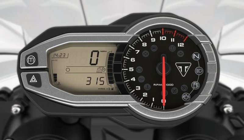 Triumph Tiger 800 XR/XRx 2015: anglický cestovatel - 17 - 2 Triumph Tiger 800 XRx16