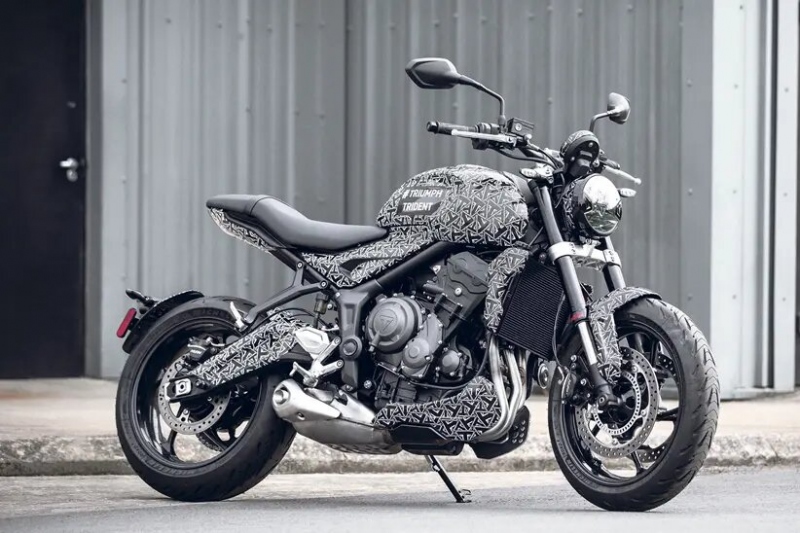 Triumph Trident: první fotografie prototypu - 2 - 2 Triumph Trident prototyp 2021 (4)