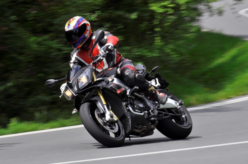 Test Aprilia Tuono V4R/APRC: silně návykový stroj   - 4 - TuonoAPRC06