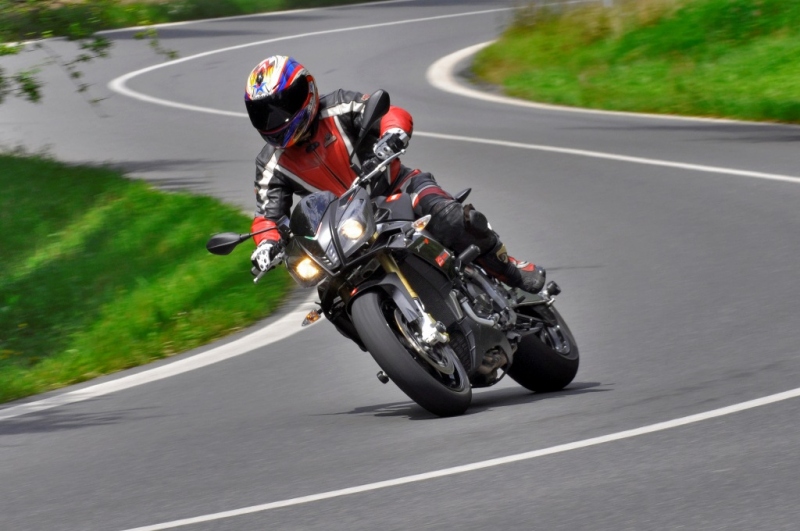 Test Aprilia Tuono V4R/APRC: silně návykový stroj   - 1 - TuonoAPRC01