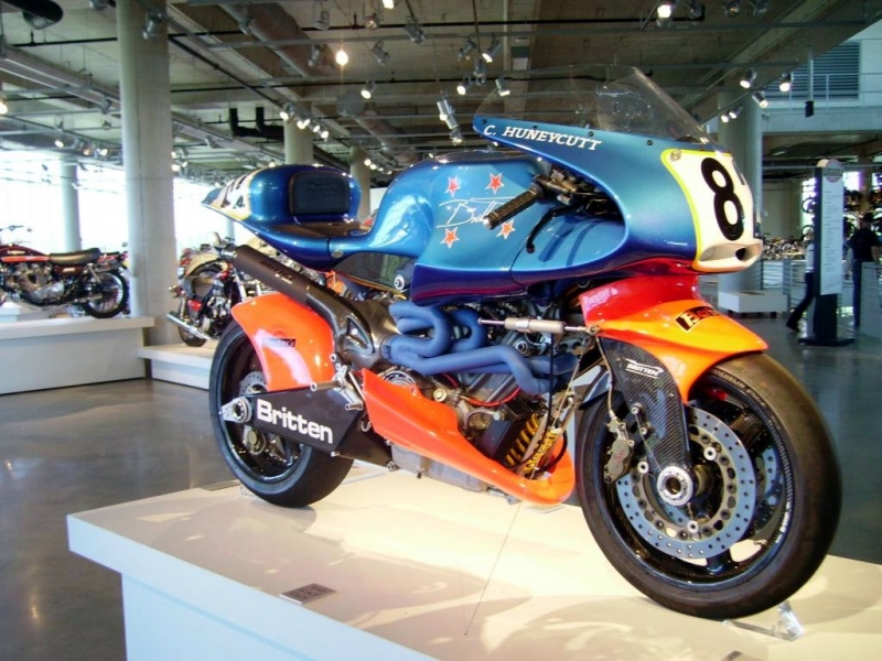Britten V1000: závodní motocykl, který předběhl svoji dobu - 3 - Britten V1000 V1000 Britten5