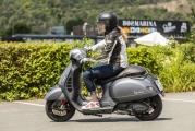 1 Vespa GTS 300 HPE Supersport test (7)