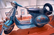 1 Vespa Salvador Dali