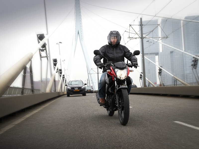 Yamaha YS125: lehký motocykl do města - 13 - 1 YS125 Yamaha4