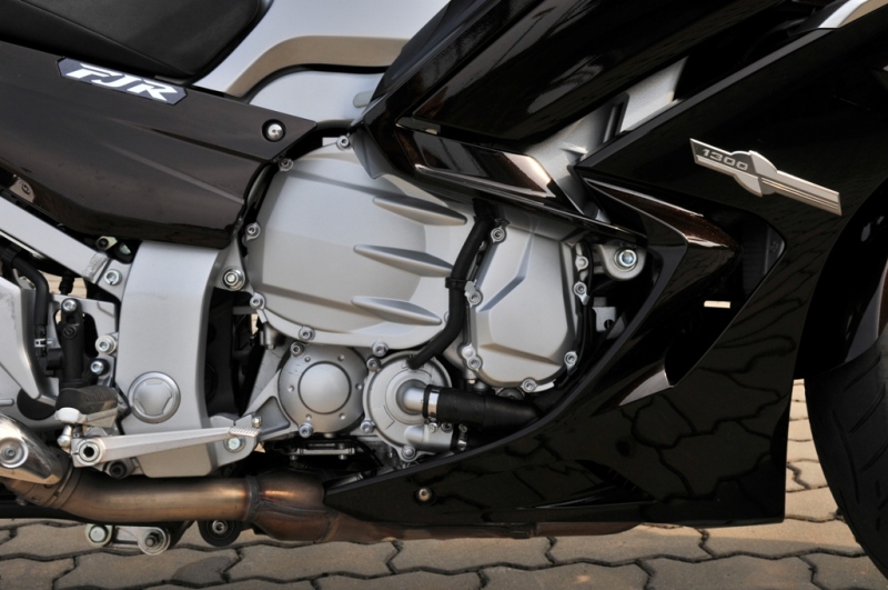 Test Yamaha FJR 1300A: cestovní klasika - 4 - FJR 1300A Yamaha FJR 1300A 201306
