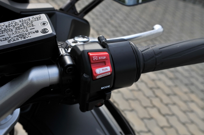 Test Yamaha FJR 1300A: cestovní klasika - 12 - FJR 1300A Yamaha FJR 1300A 201314