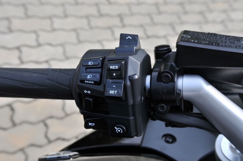 Test Yamaha FJR 1300A: cestovní klasika - 13 - FJR 1300A Yamaha FJR 1300A 201315