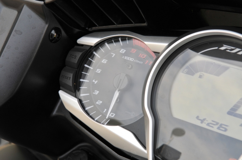 Test Yamaha FJR 1300A: cestovní klasika - 24 - FJR 1300A Yamaha FJR 1300A 201331