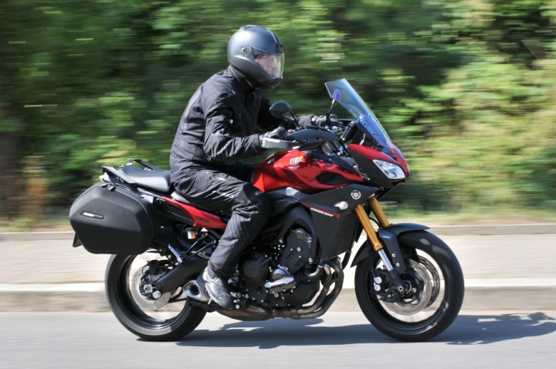 Test Yamaha MT-09 Tracer: tříválcový multitalent - 4 - 2 Yamaha MT-09 Tracer 2015 test33