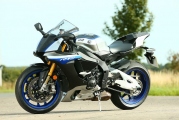 1 Yamaha R1 vyroci (5)