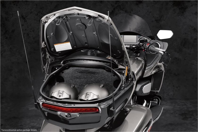 Yamaha Star Venture 2018: luxusní cruiser - 5 - 2 Yamaha Star Venture11