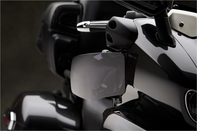 Yamaha Star Venture 2018: luxusní cruiser - 11 - 2 Yamaha Star Venture13