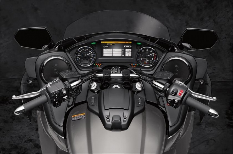 Yamaha Star Venture 2018: luxusní cruiser - 6 - 2 Yamaha Star Venture05