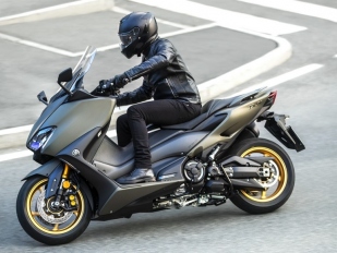 Yamaha TMAX 560: silnější a odvážnější