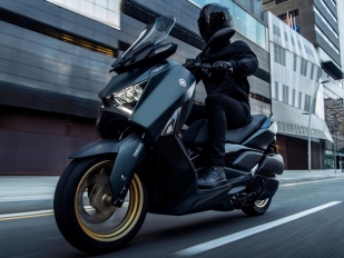 Yamaha XMAX 300 Tech MAX 2023: s novým displejem a navigací