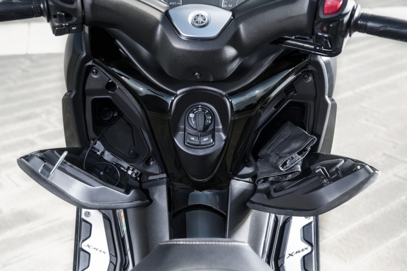 Yamaha XMAX Iron Max: speciální edice - 9 - 1 Yamaha XMAX Iron MAX (13)