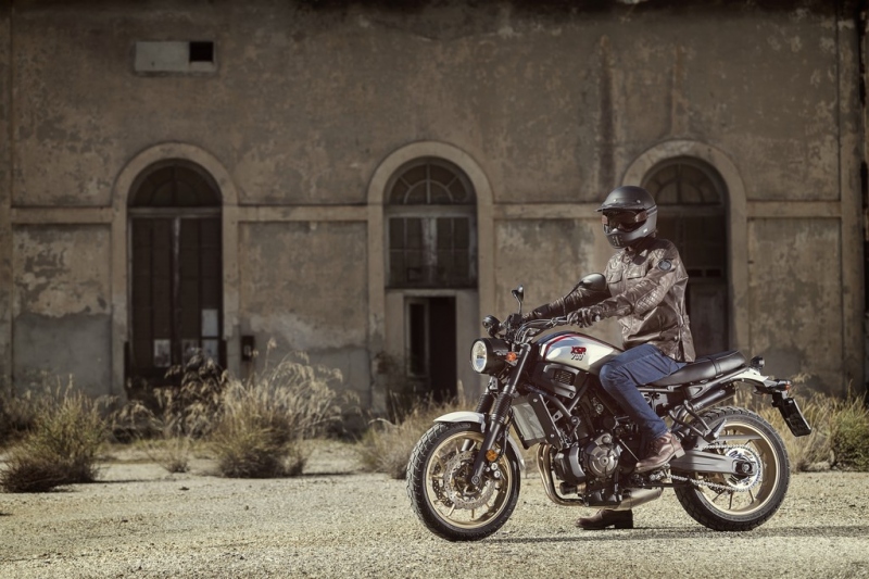 Yamaha XSR700 XTribute: retro i moderna - 11 - 1 Yamaha XSR 700 XTribute (2)