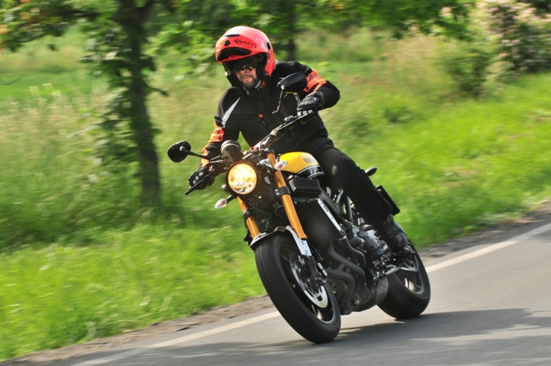 Test Yamaha XSR900: Hodně dobrá koupě! - 13 - 2 Yamaha XSR 900 test32