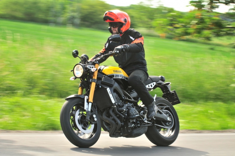 Test Yamaha XSR900: Hodně dobrá koupě! - 15 - 2 Yamaha XSR 900 test35