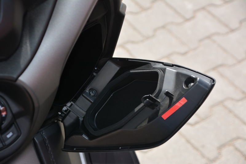 Test Yamaha X-MAX 300: komfortní cestování - 9 - 1 Yamaha X MAX 300 test (15)