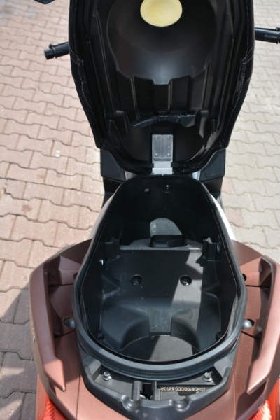 Test Yamaha X-MAX 300: komfortní cestování - 8 - 1 Yamaha X MAX 300 test (14)