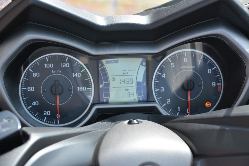 Test Yamaha X-MAX 300: komfortní cestování - 6 - 1 Yamaha X MAX 300 test (17)