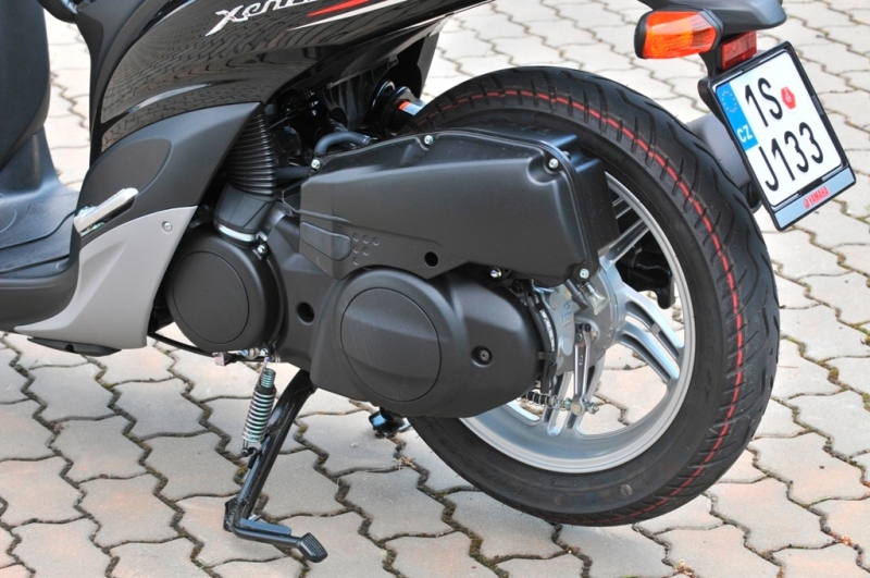 Test Yamaha Xenter 125 MotoGP - 9 - Yamaha Xenter 125 MotoGP Yamaha Xenter 125 MotoGp12
