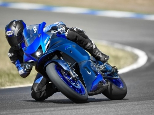 Yamaha R7 2022: supersport pro mladé závodníky
