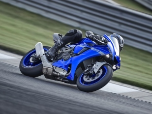 Yamaha YZF-R1 2020: ve stylu MotoGP