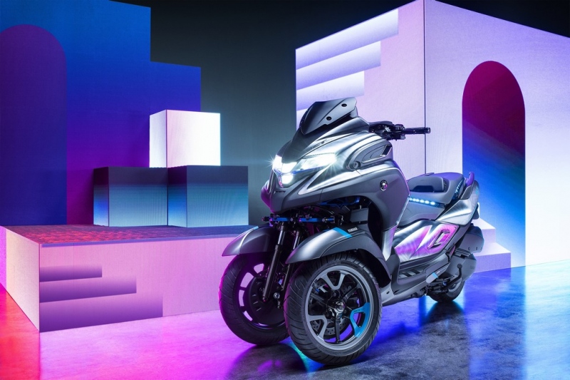 Yamaha 3CT: prototyp tříkolového skútru - 6 - 1 Yamaha prototyp 3CT (1)