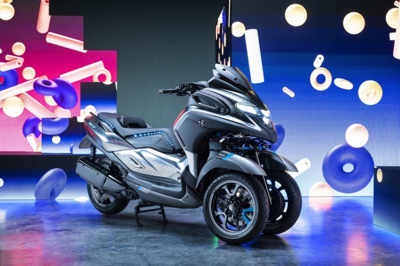 Yamaha 3CT: prototyp tříkolového skútru - 4 - 1 Yamaha prototyp 3CT (7)