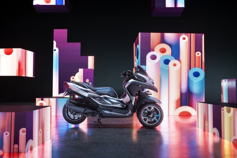 Yamaha 3CT: prototyp tříkolového skútru - 3 - 1 Yamaha prototyp 3CT (8)