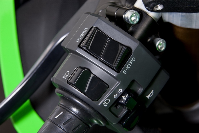 Kawasaki ZX-10R v akci - 8 - zx 10R 4