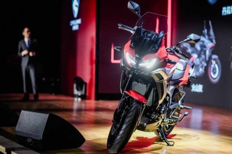 Zongshen Cyclone RX6: s motorem z Nortonu - 1 - 1 Zongshen Cyclone RX6 (3)