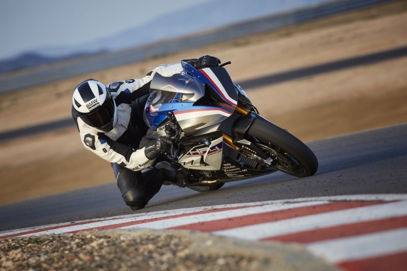 BMW HP4 Race: s čistokrevným závodním motorem - 9 - 1 BMW HP4 Race21