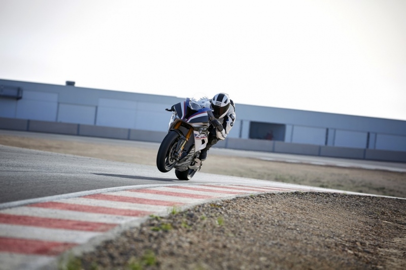 BMW HP4 Race: s čistokrevným závodním motorem - 17 - 1 BMW HP4 Race5