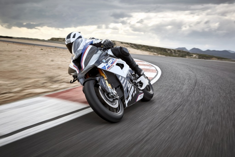 BMW HP4 Race: s čistokrevným závodním motorem - 18 - 1 BMW HP4 Race6