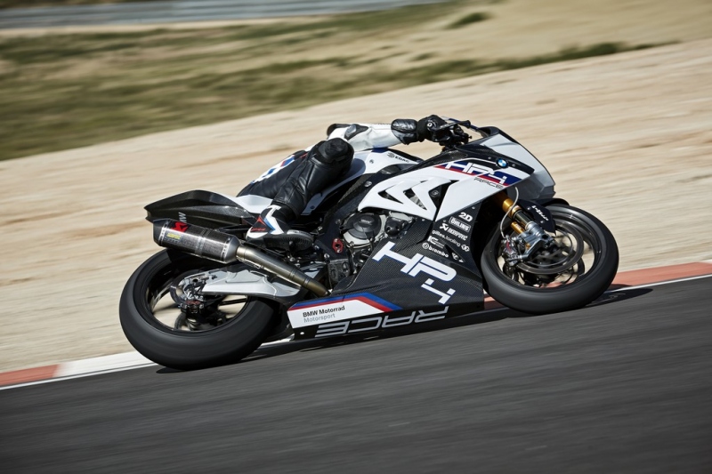 BMW HP4 Race: s čistokrevným závodním motorem - 19 - 1 BMW HP4 Race7